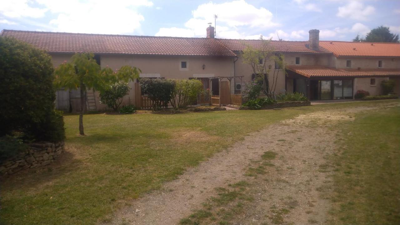 Gite Au Chant Des Vents Thurageau Exterior photo