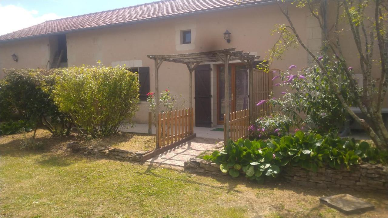 Gite Au Chant Des Vents Thurageau Exterior photo
